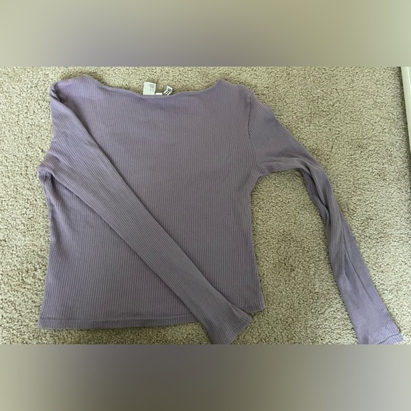 H & M Women’s Cropped Long Sleeve - Picture 3 of 3